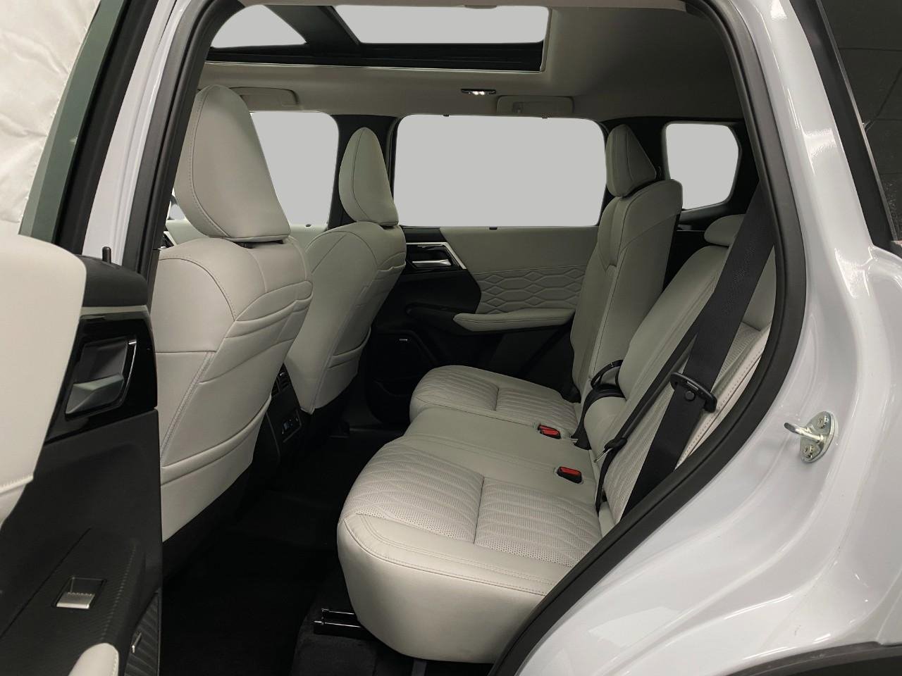 New 2026 Mitsubishi Outlander SEL image 29