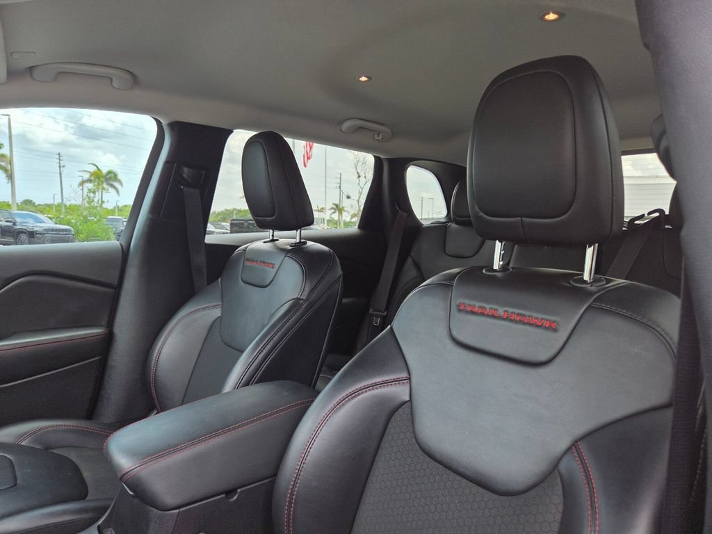 Used 2022 Jeep Cherokee Trailhawk AWD/4WD image 27