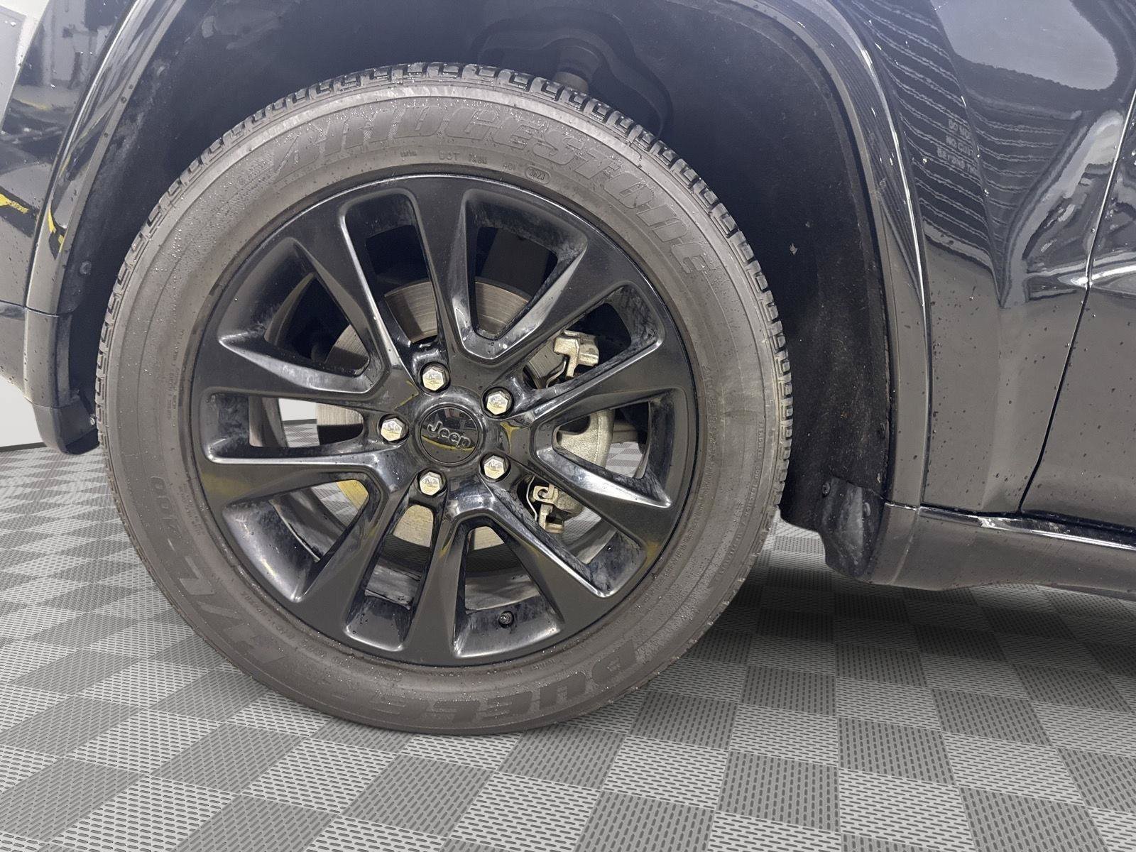 Used 2019 Jeep Grand Cherokee Altitude AWD/4WD image 18