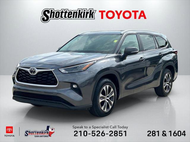 Certified 2025 Toyota Highlander XLE FWD image 1