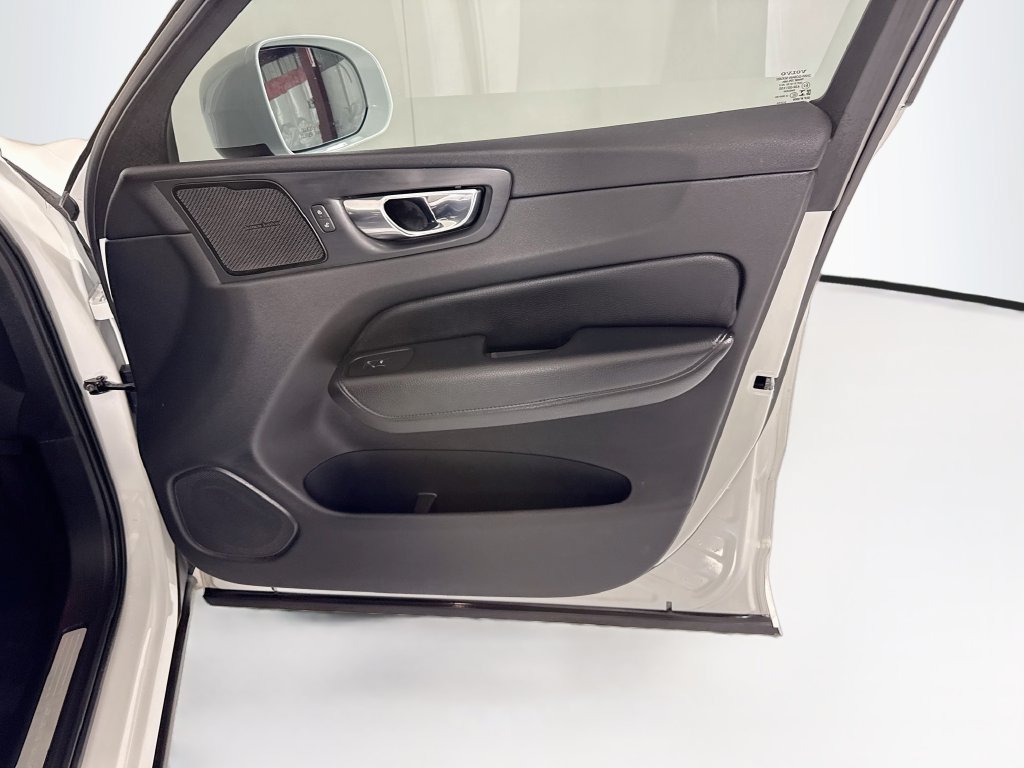 Used 2021 Volvo XC60 T5 Momentum w/ Protection Package Premier FWD image 25