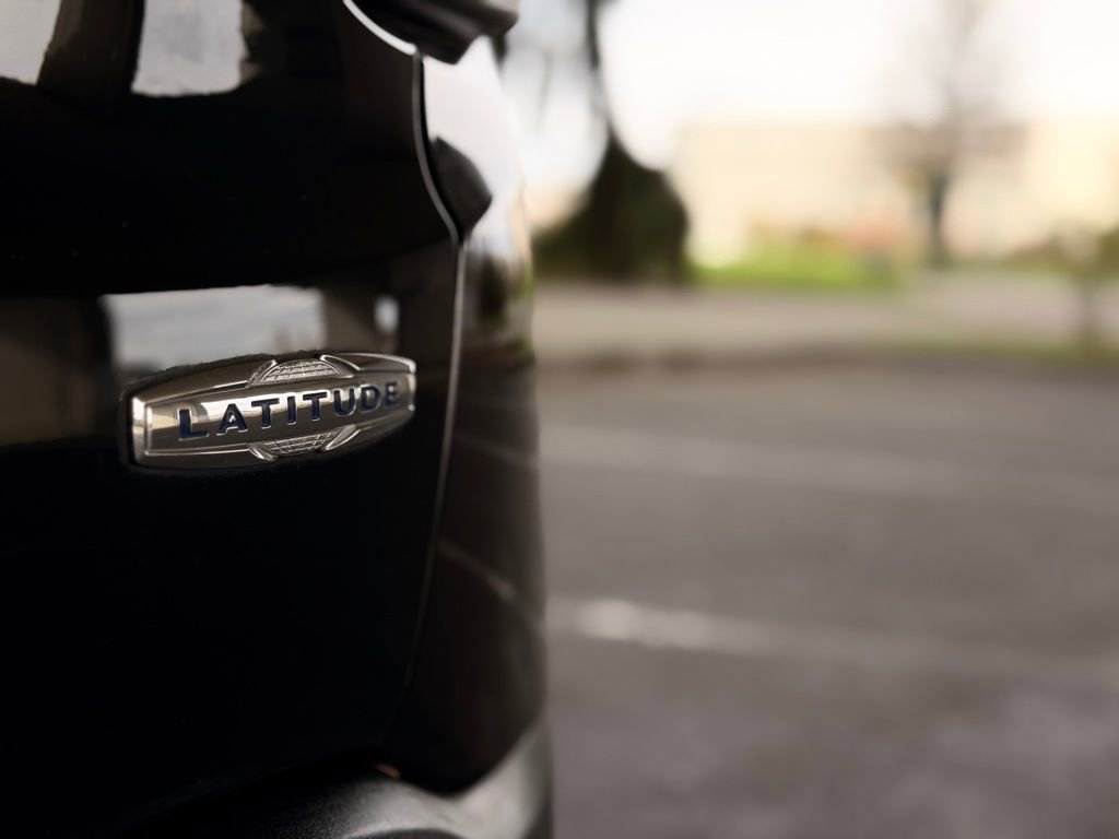 Used 2015 Jeep Renegade Latitude w/ Popular Equipment Group FWD image 16