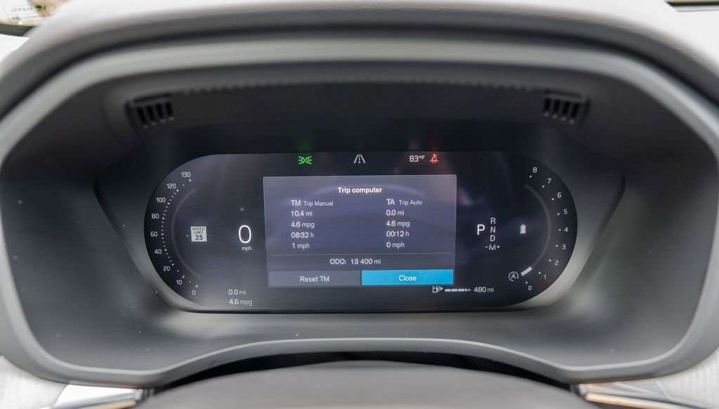 Used 2025 Volvo XC60 B5 Plus AWD/4WD image 9