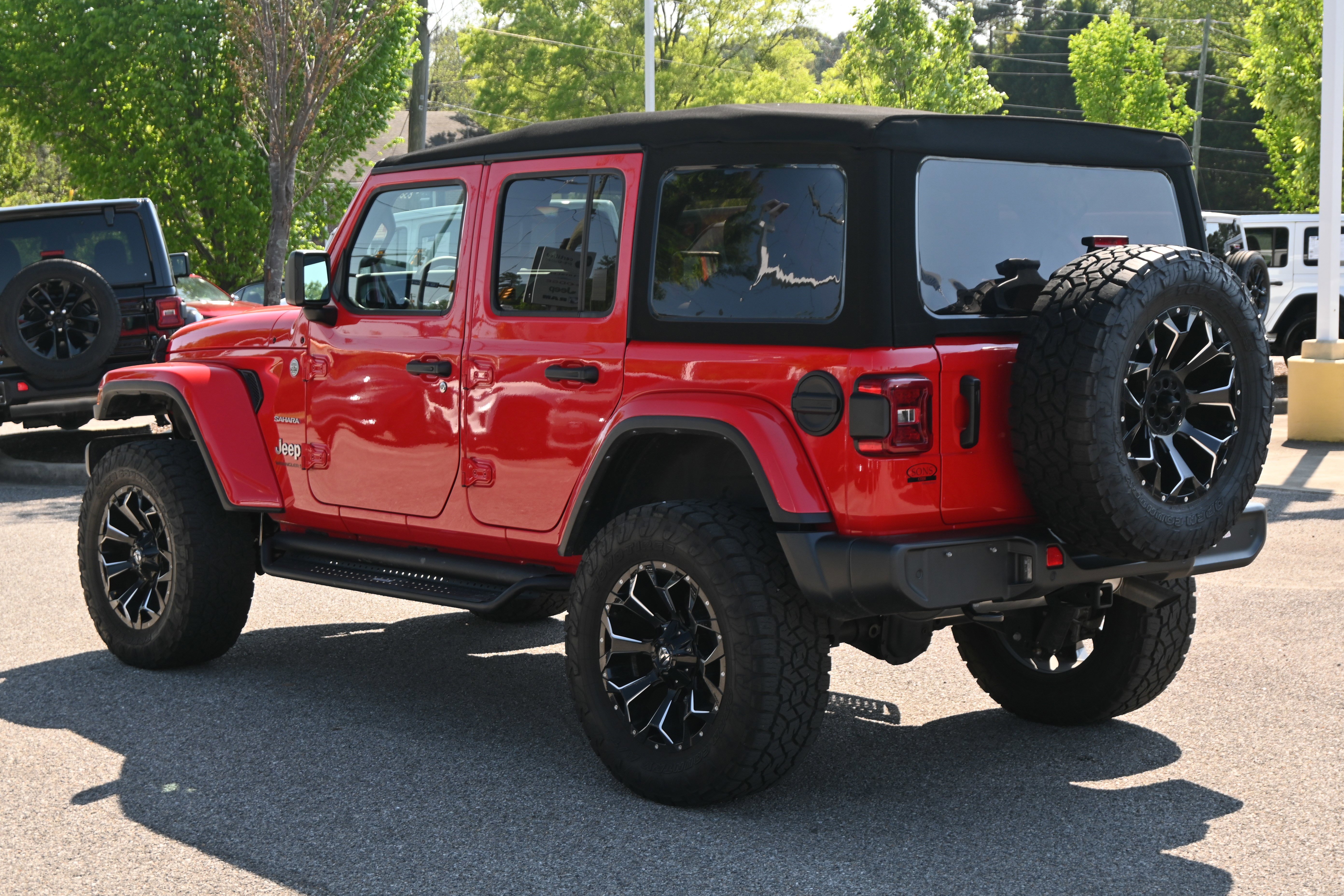 Used 2024 Jeep Wrangler Sahara w/ Safety Group image 11