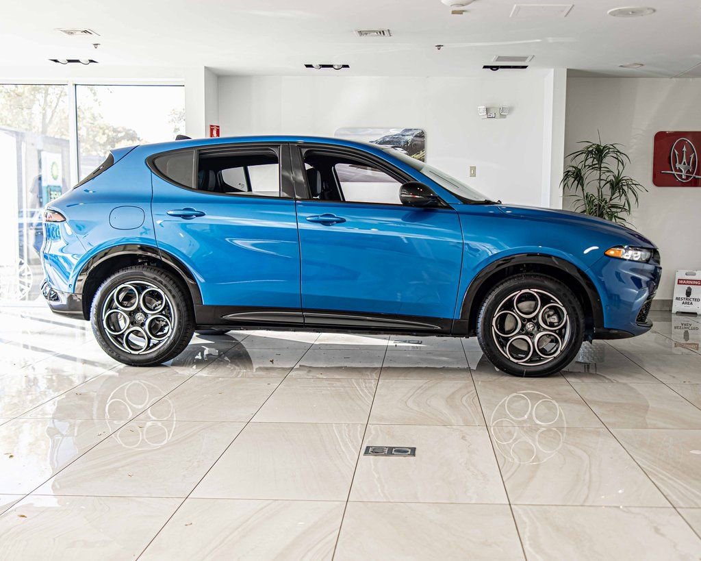New 2025 Alfa Romeo Tonale w/ Premium Package AWD/4WD image 9