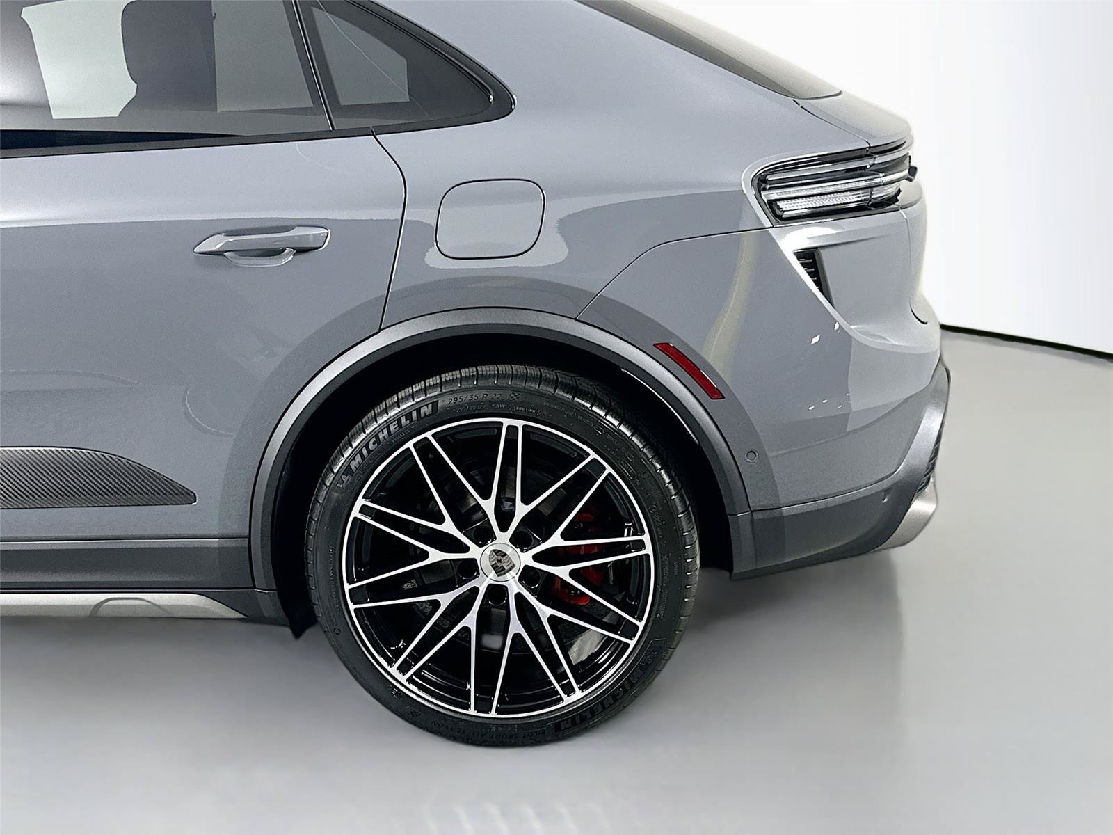 Certified 2025 Porsche Macan Turbo Electric AWD/4WD image 12