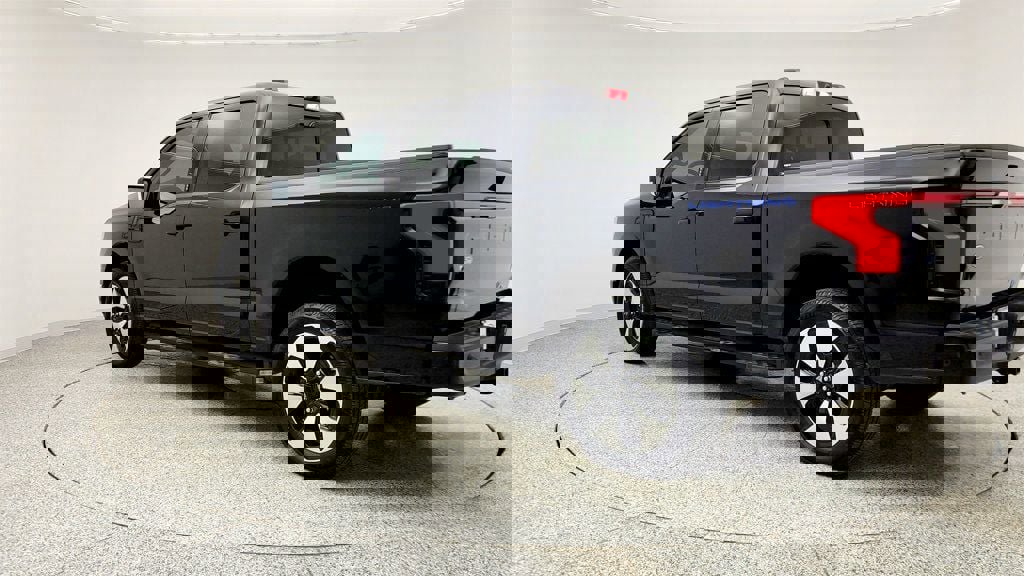 Used 2023 Ford F150 Lightning Platinum image 7