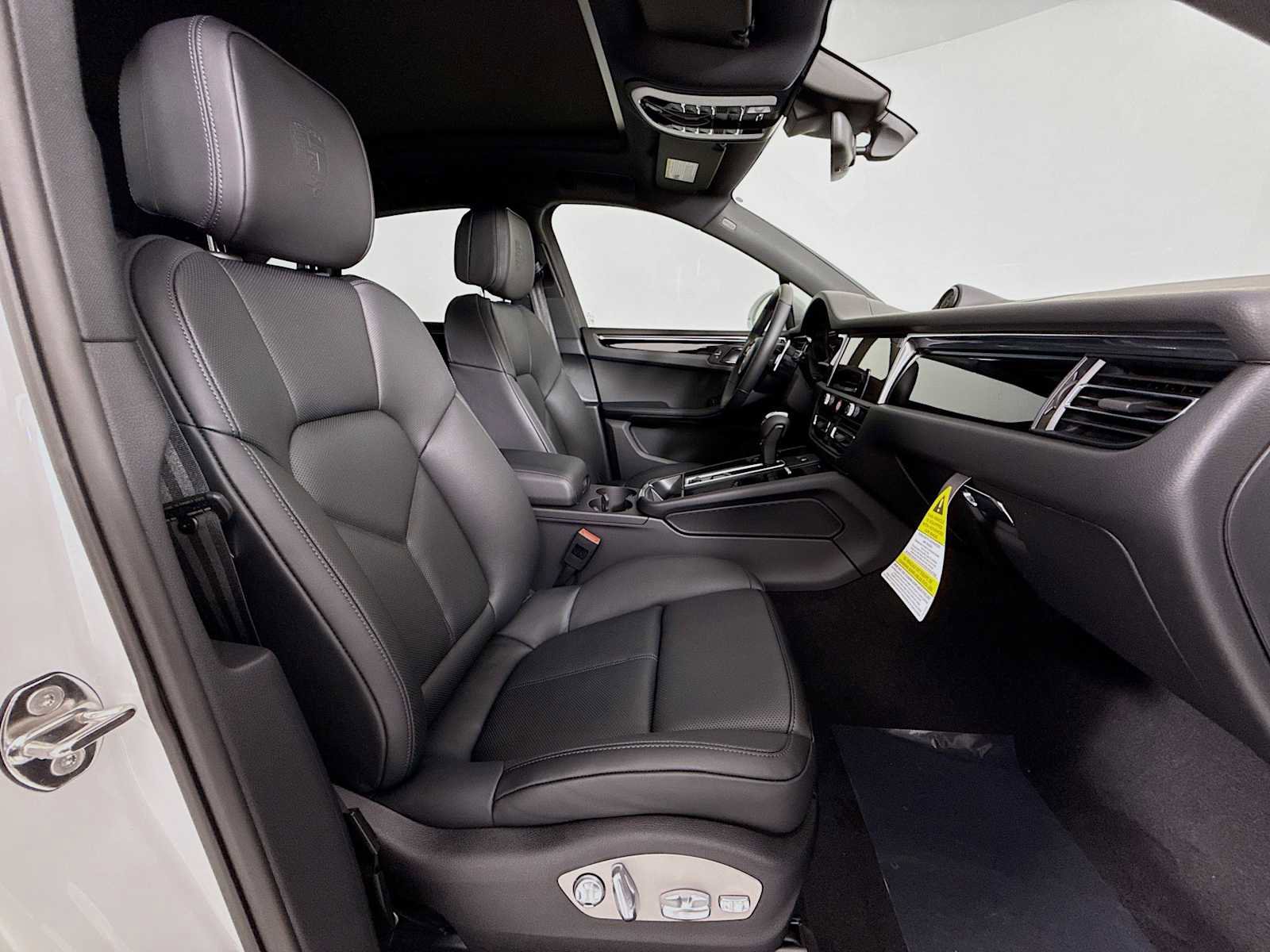 New 2026 Porsche Macan image 30