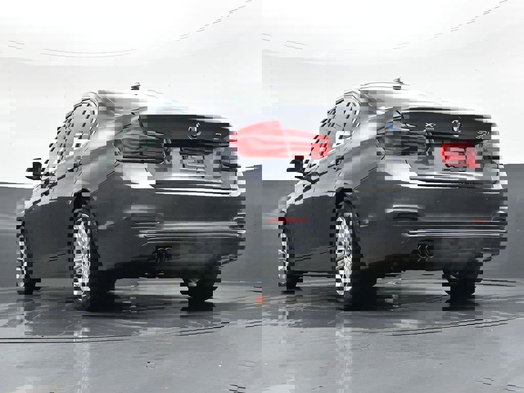 Used 2018 BMW 330i xDrive Sedan w/ Convenience Package image 33