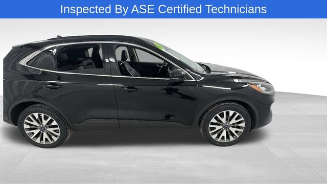 Used 2020 Ford Escape Titanium image 2