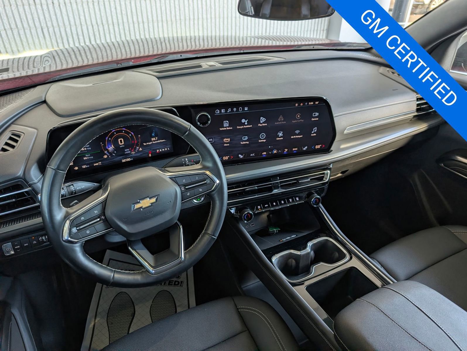 Used 2025 Chevrolet Traverse LT image 13