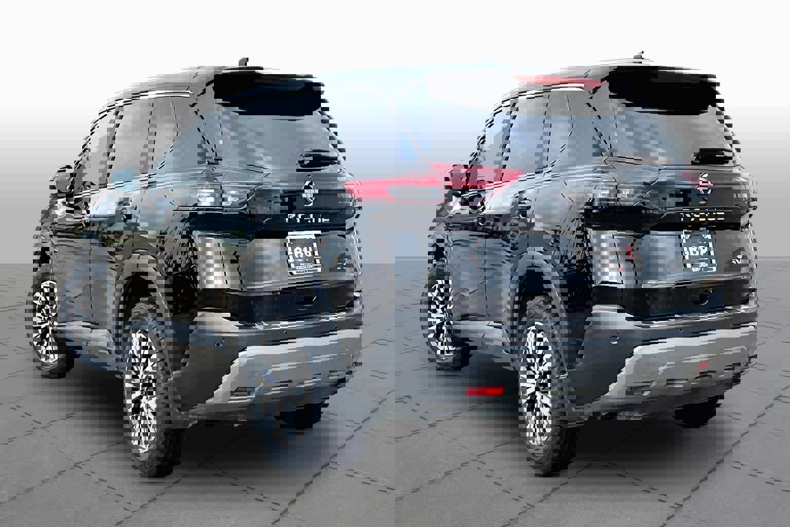 Certified 2023 Nissan Rogue SV FWD image 12