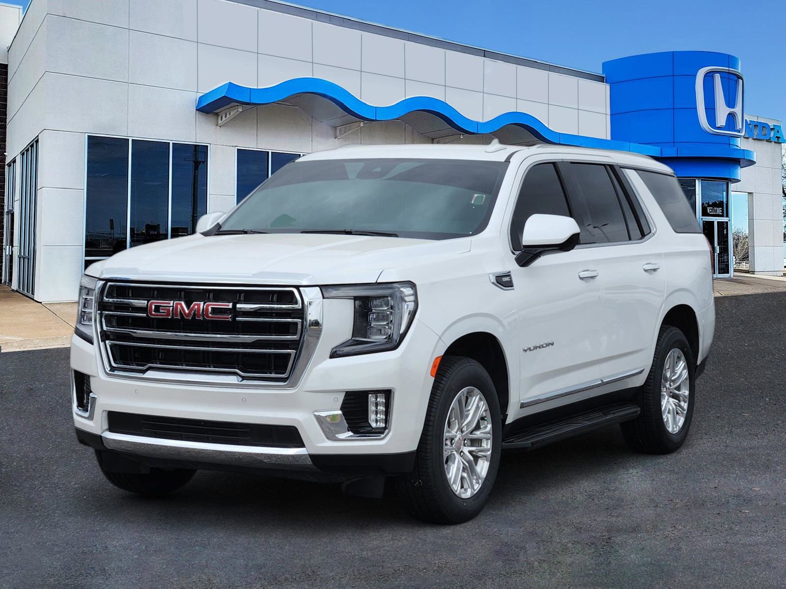 Used 2024 GMC Yukon SLT image 2
