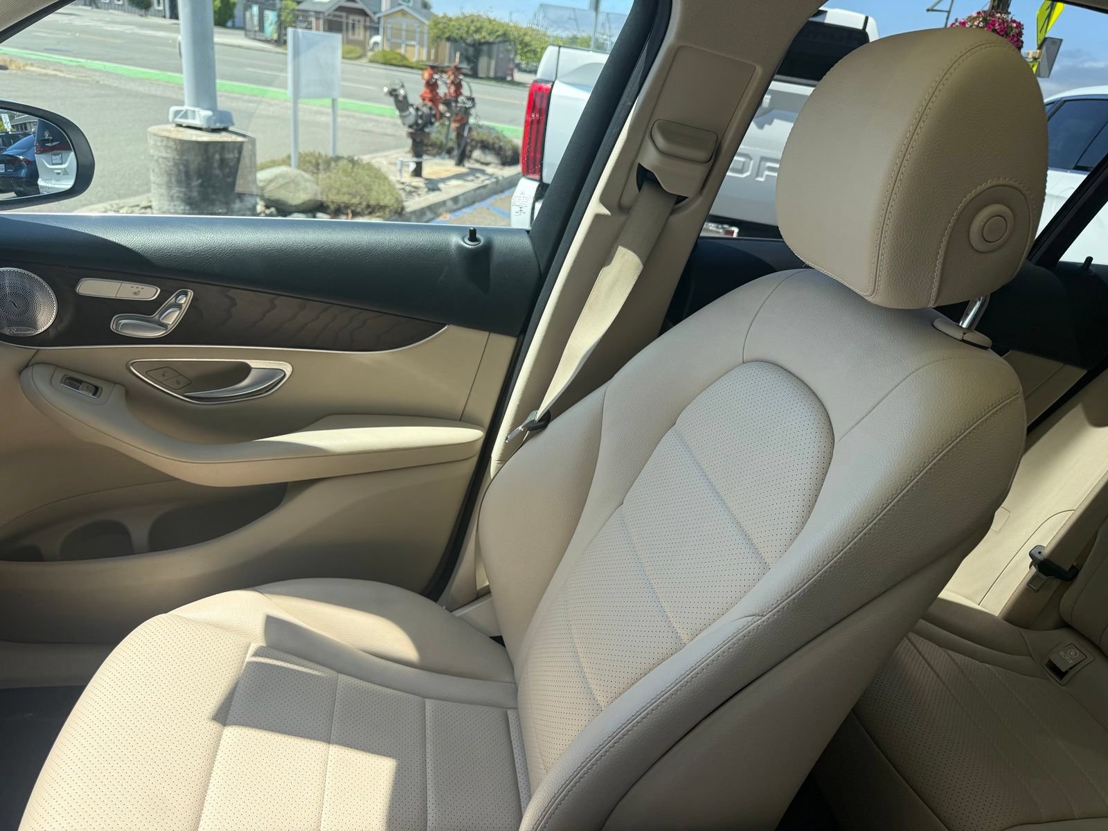 Used 2019 Mercedes-Benz GLC 300 4MATIC image 24