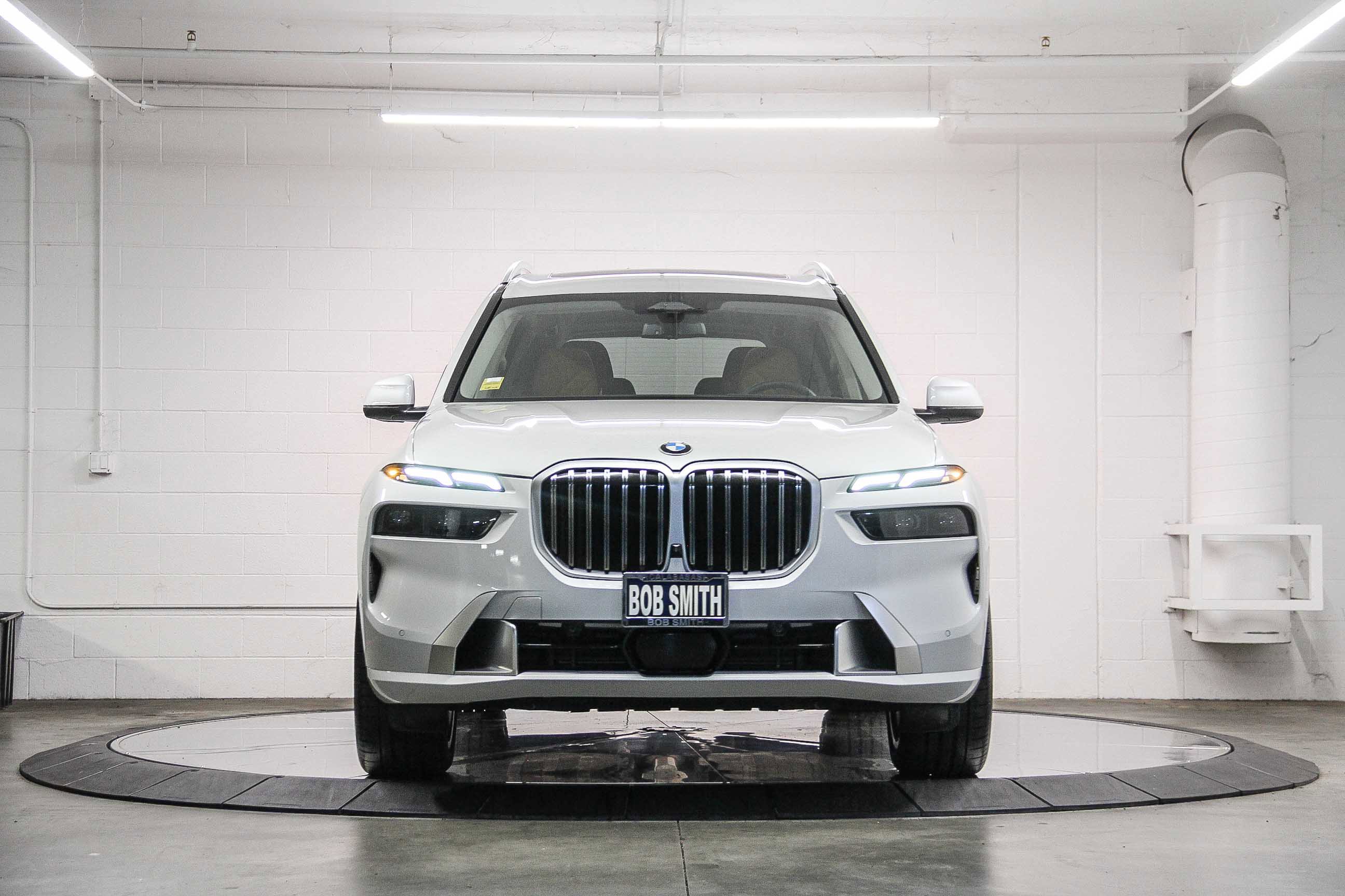 Used 2026 BMW X7 xDrive40i w/ Premium Package AWD/4WD image 2