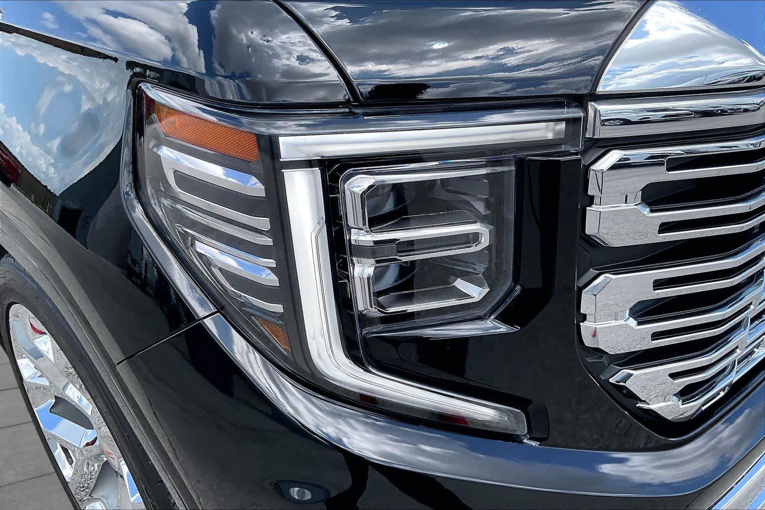 Used 2024 GMC Sierra 1500 SLT AWD/4WD image 27