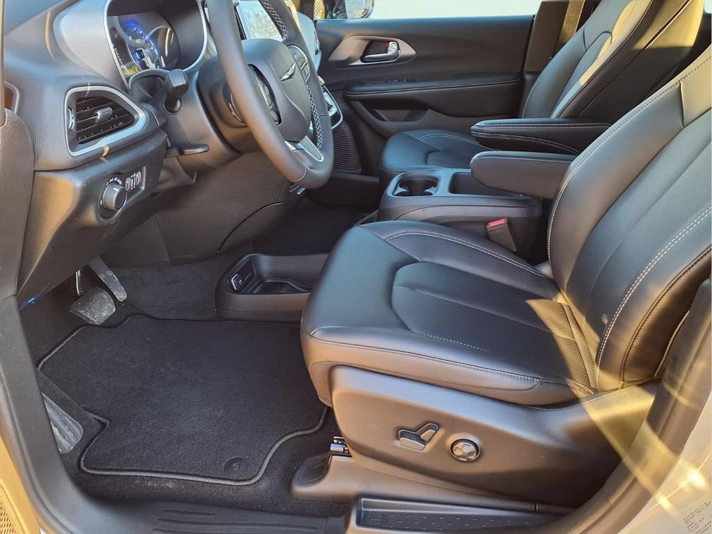 New 2026 Chrysler Voyager LX FWD image 13