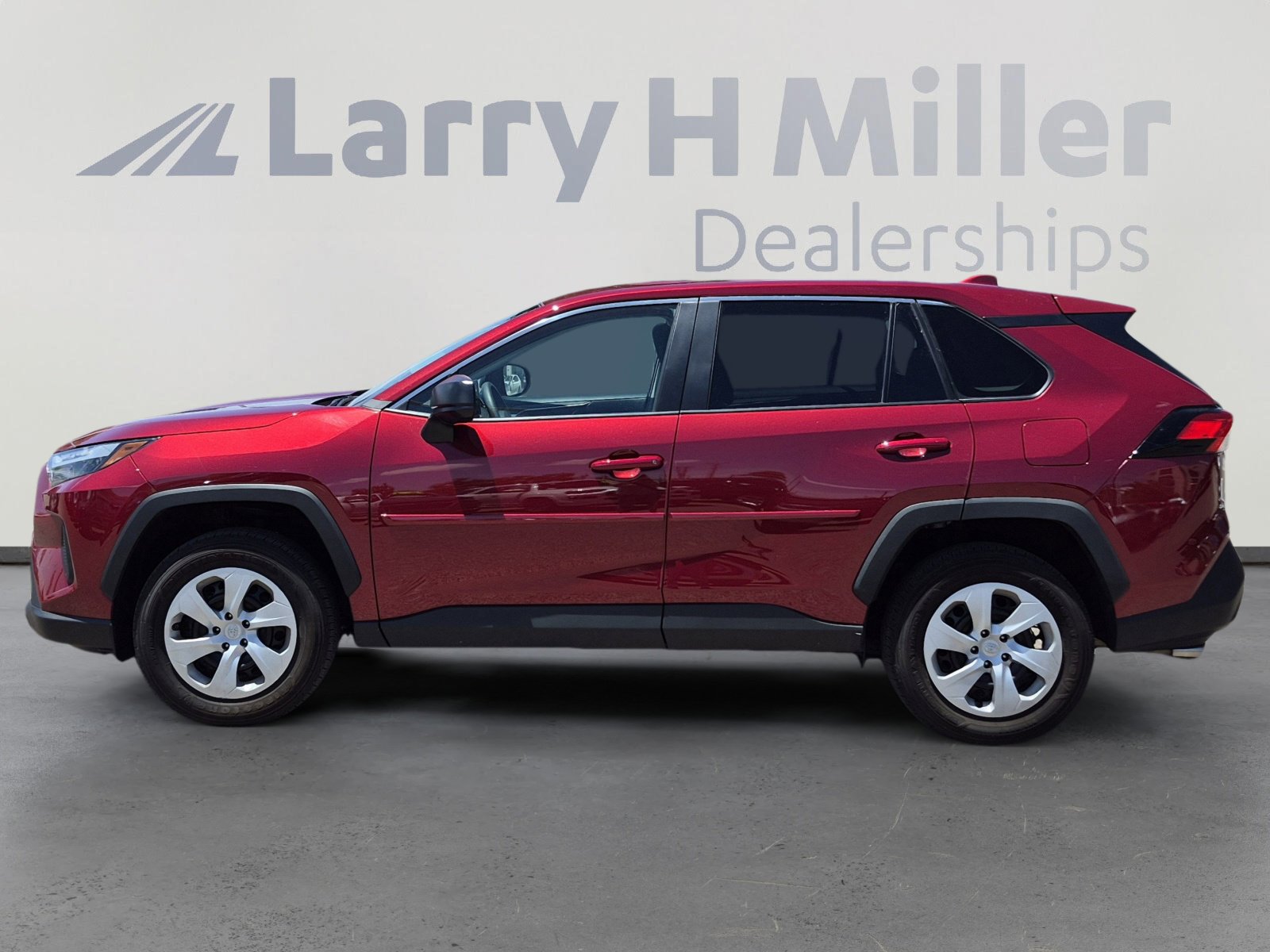 Used 2024 Toyota RAV4 LE AWD/4WD image 2