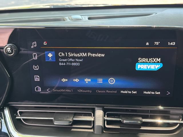 Used 2025 Chevrolet Trax RS w/ Sunroof Package FWD image 28