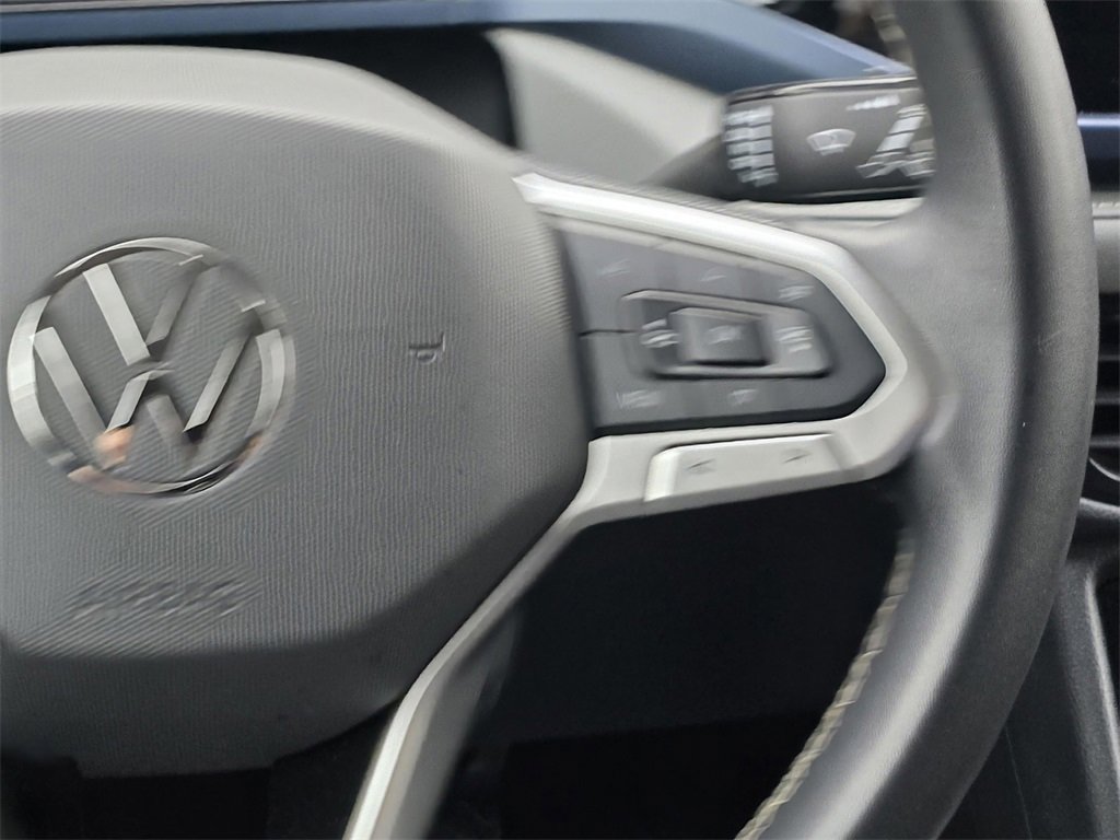 Used 2024 Volkswagen Taos SE image 16