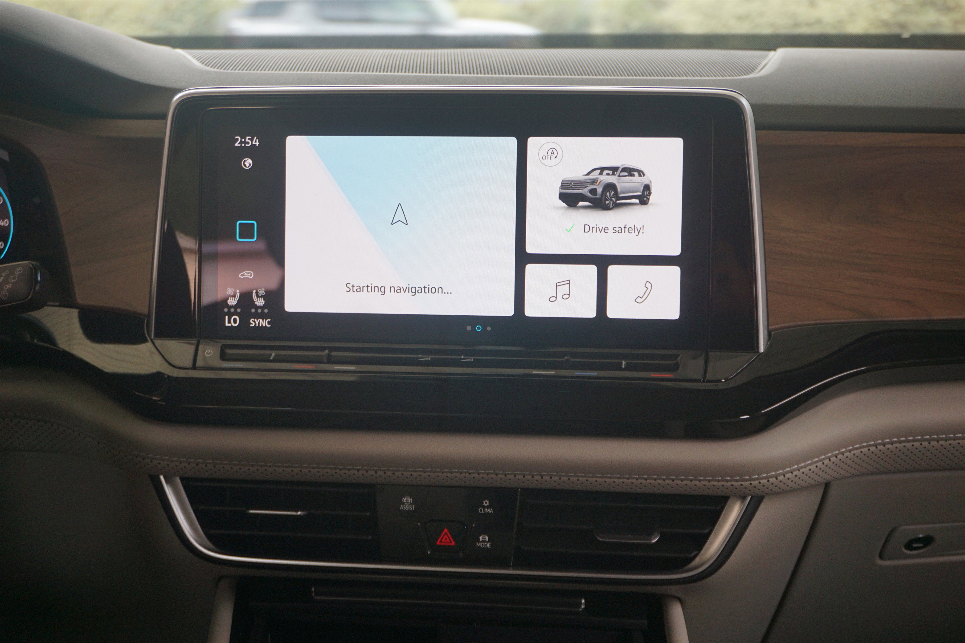 Used 2025 Volkswagen Atlas SE image 27