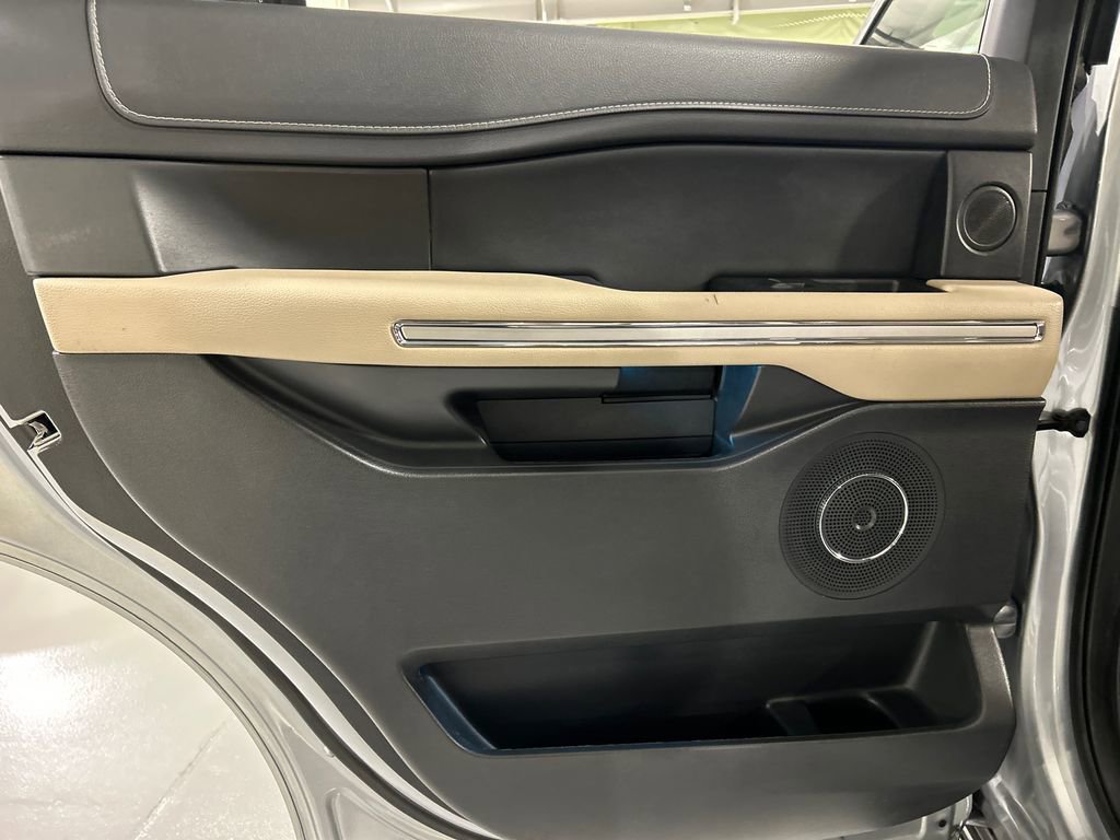 Used 2023 Ford Expedition Limited image 22