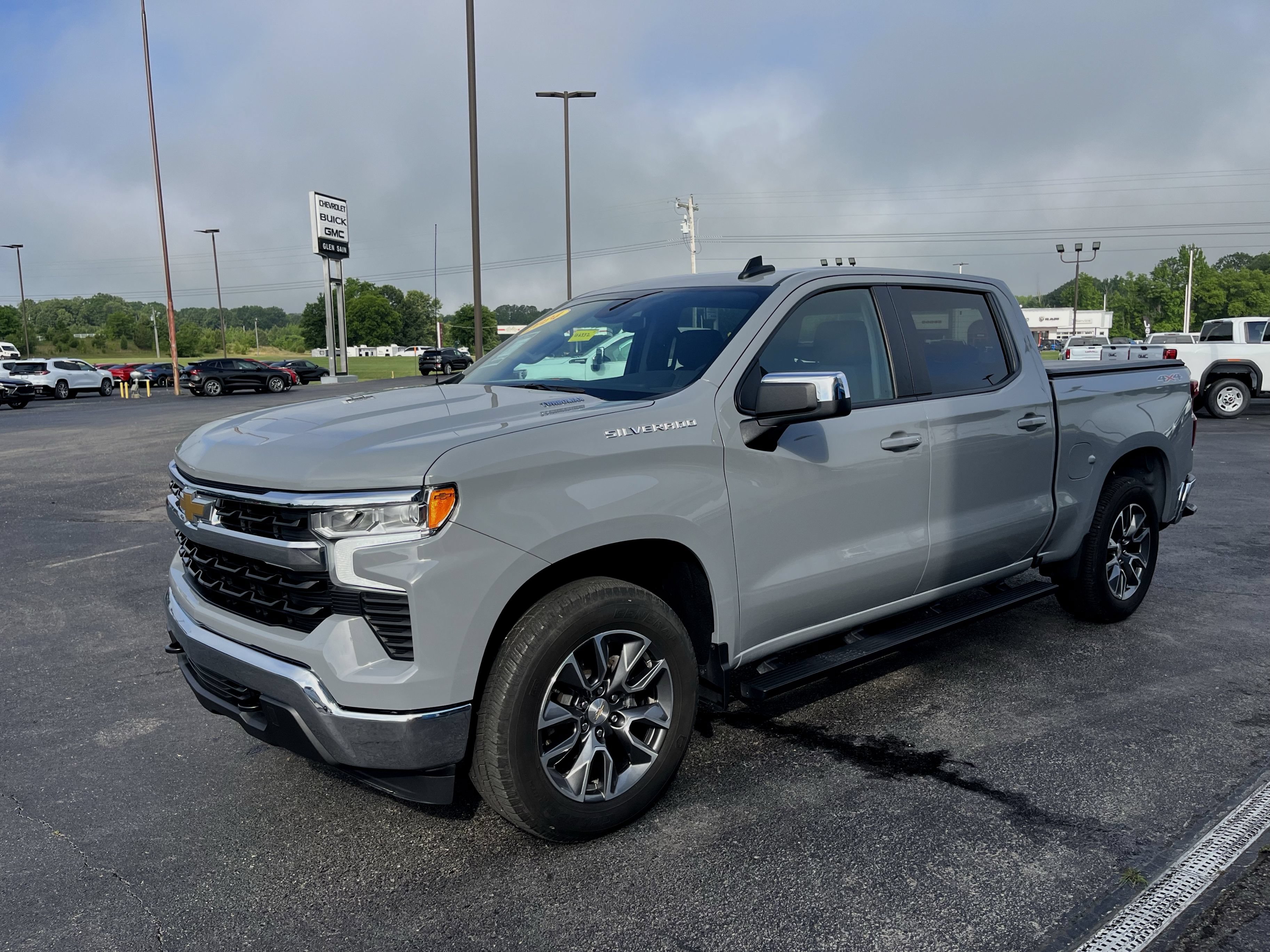 Used 2024 Chevrolet Silverado 1500 LT AWD/4WD image 1