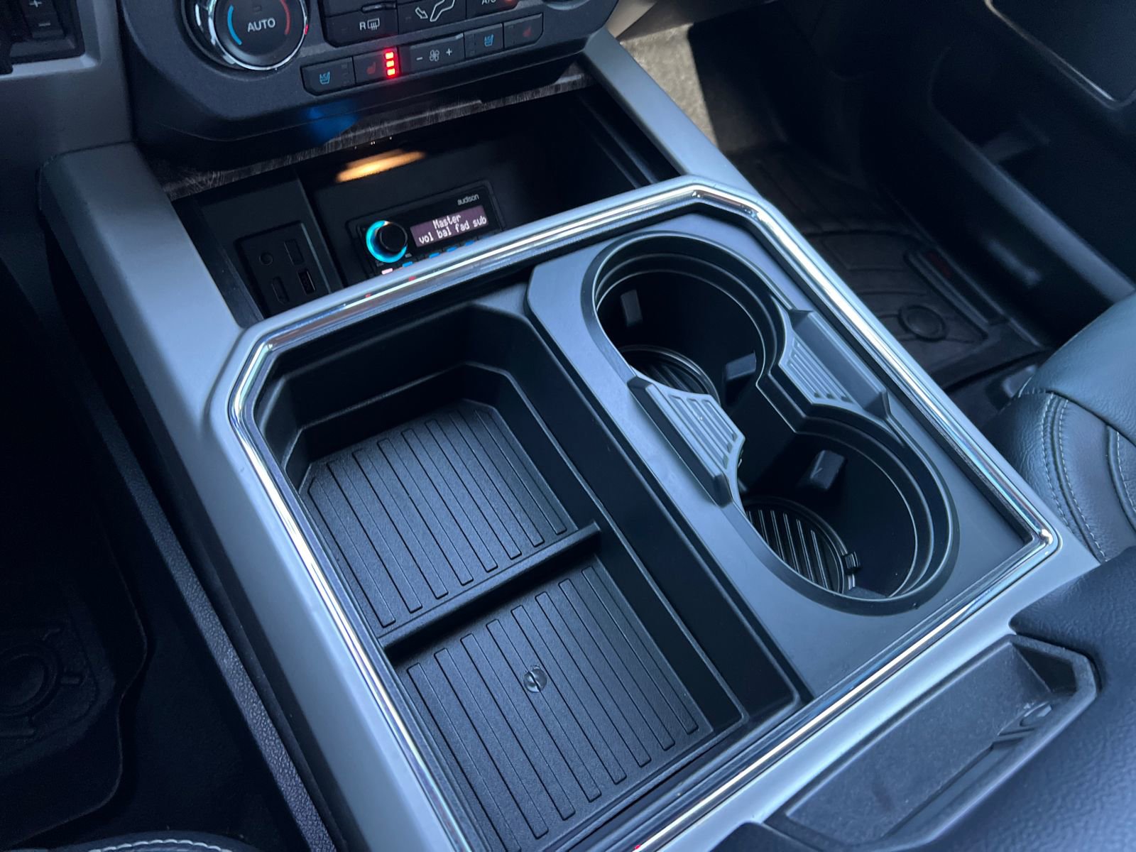 Used 2019 Ford F350 Lariat w/ Lariat Ultimate Package image 32