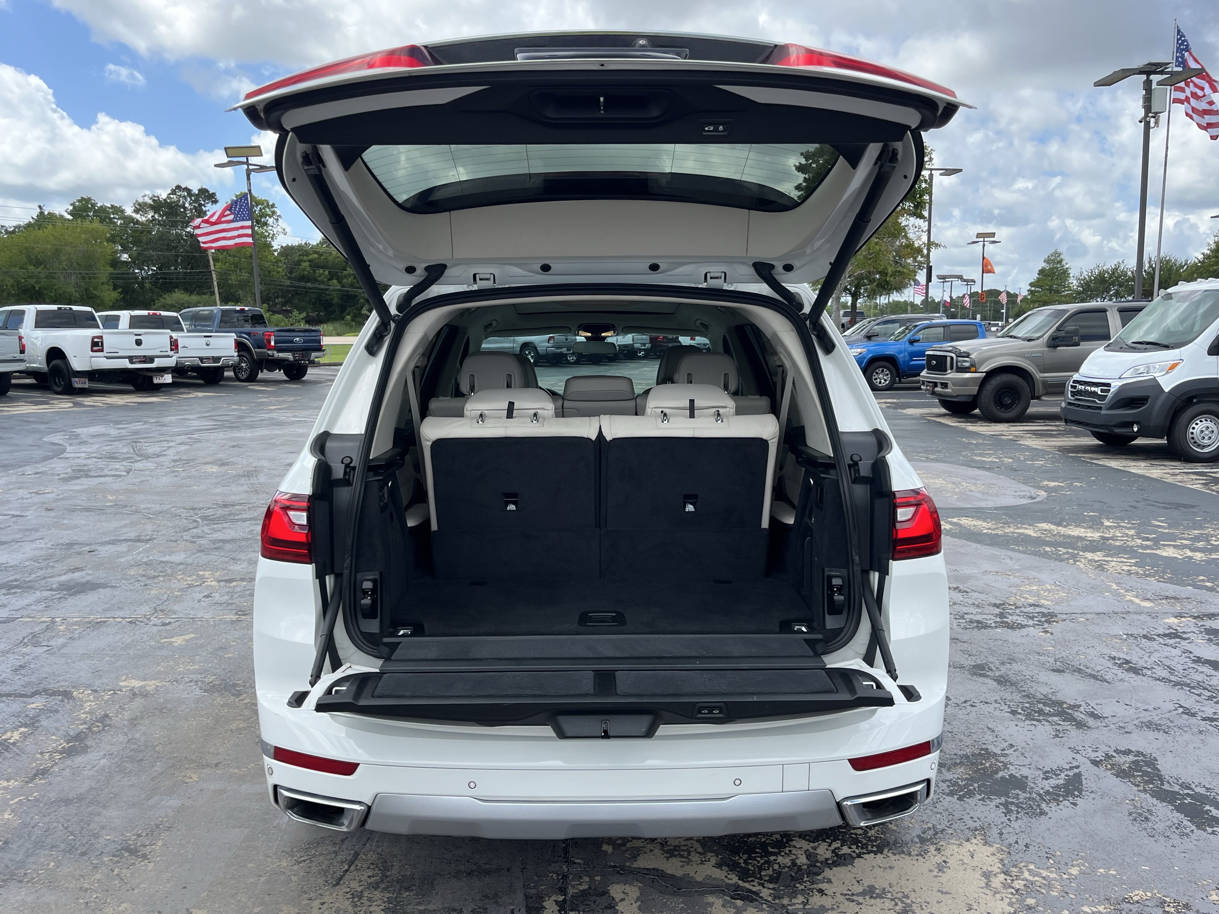 Used 2020 BMW X7 xDrive40i w/ Premium Package AWD/4WD image 15