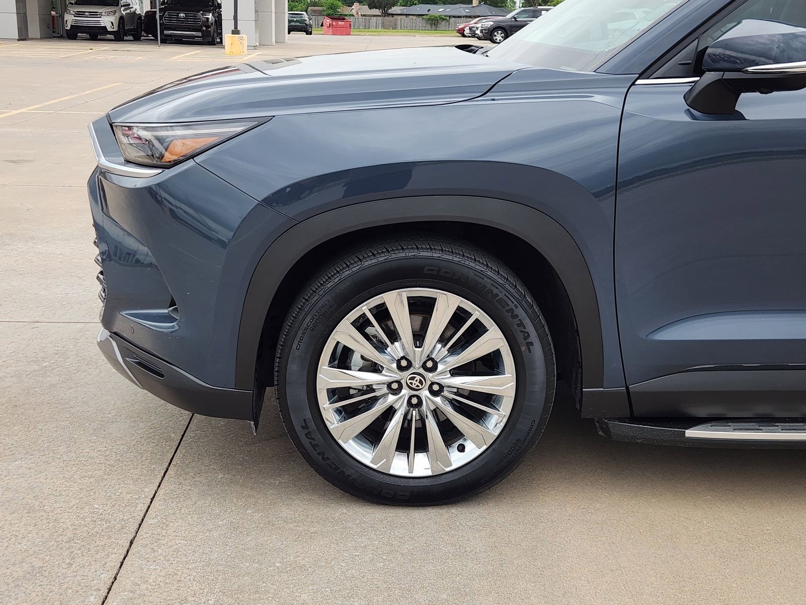 Used 2025 Toyota Grand Highlander AWD image 10