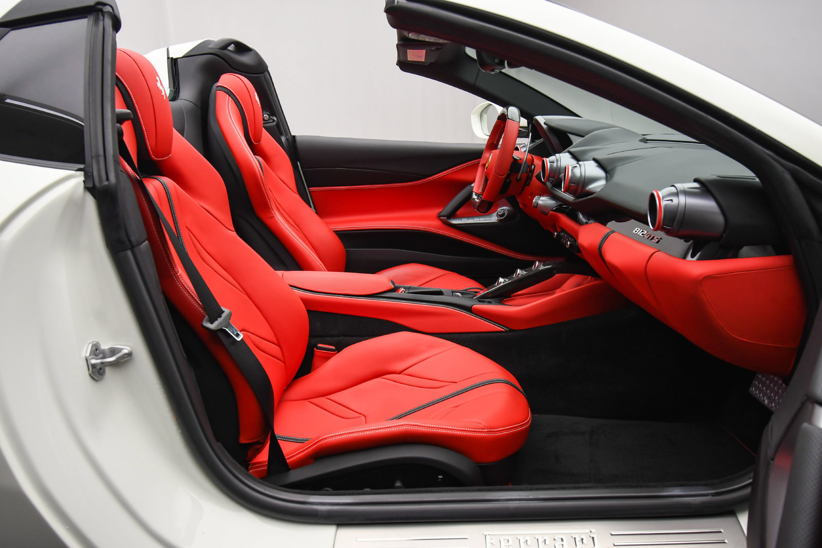 Used 2022 Ferrari 812 GTS RWD image 18