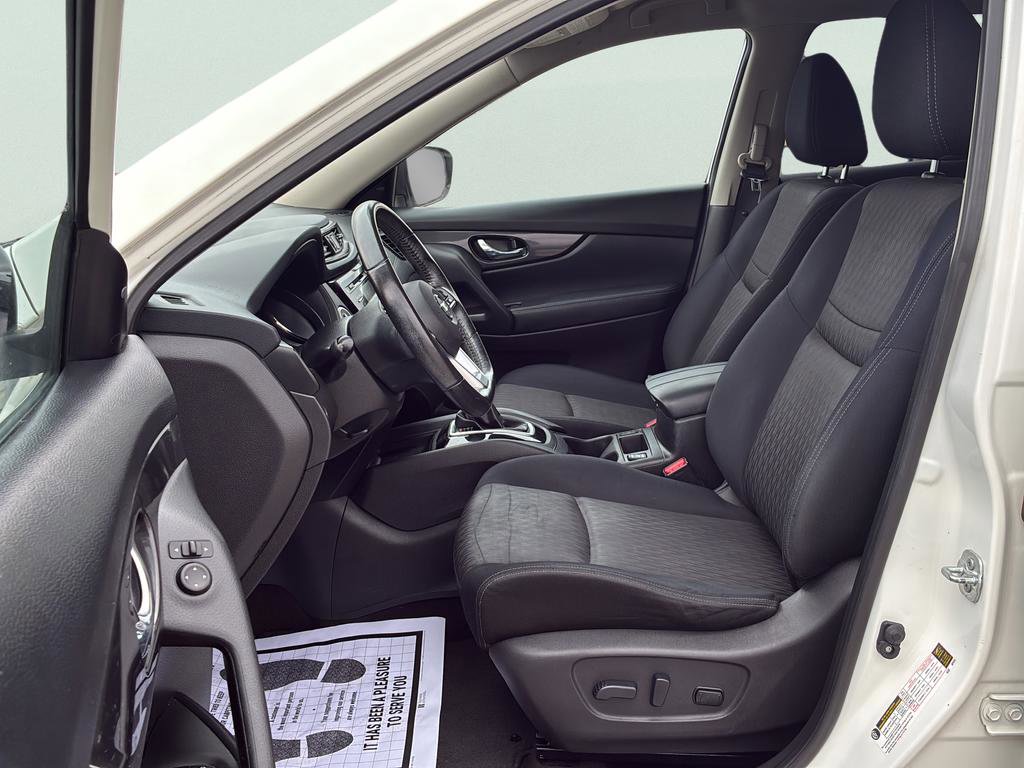 Used 2017 Nissan Rogue SV AWD/4WD image 22