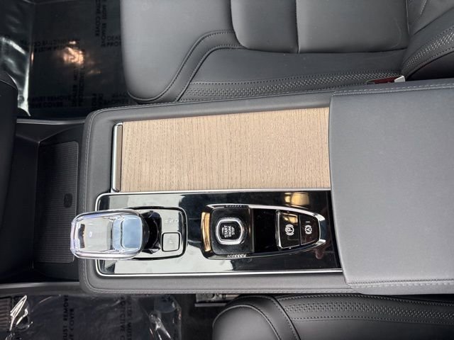 Used 2025 Volvo XC90 B6 Plus AWD/4WD image 23