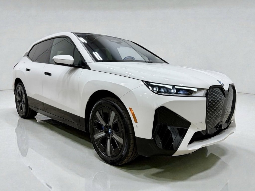 Used 2022 BMW iX xDrive50 w/ Premium Package image 5