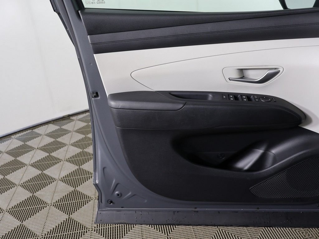 Certified 2025 Hyundai Tucson SE AWD/4WD image 17
