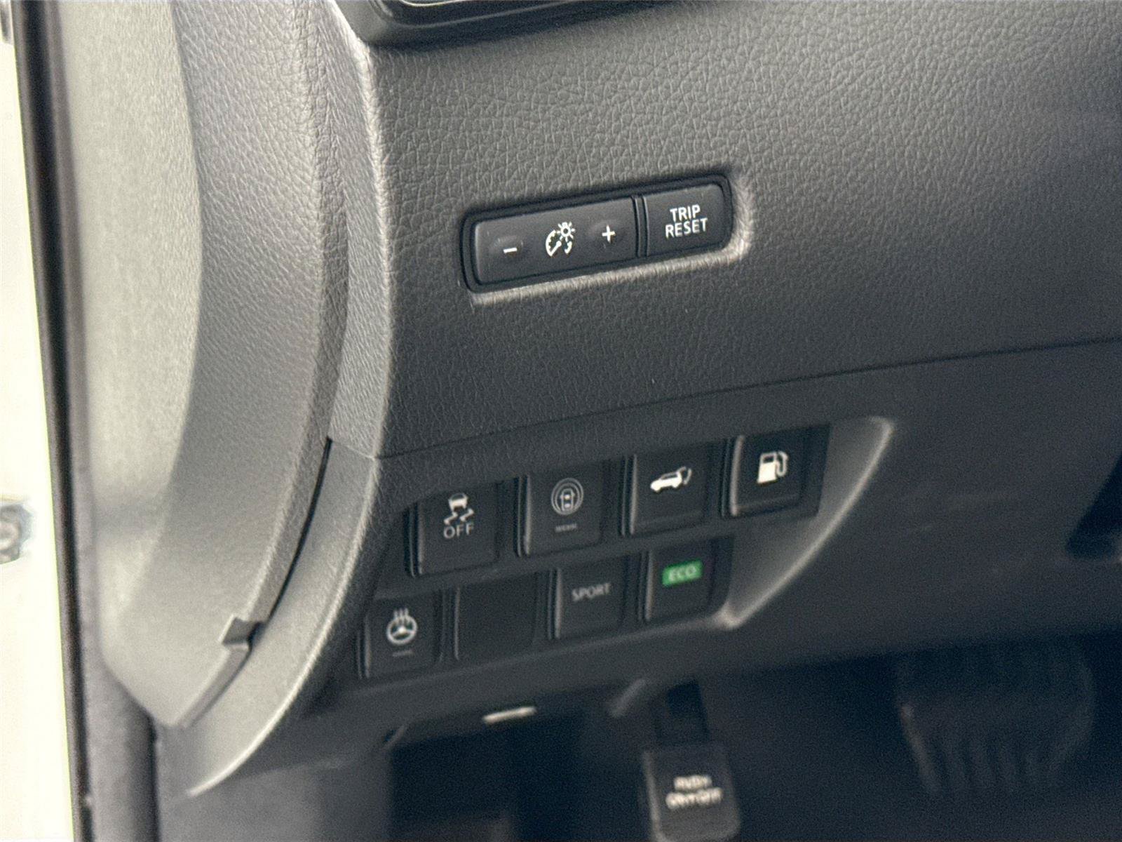 Used 2018 Nissan Rogue SL w/ Premium Package FWD image 16