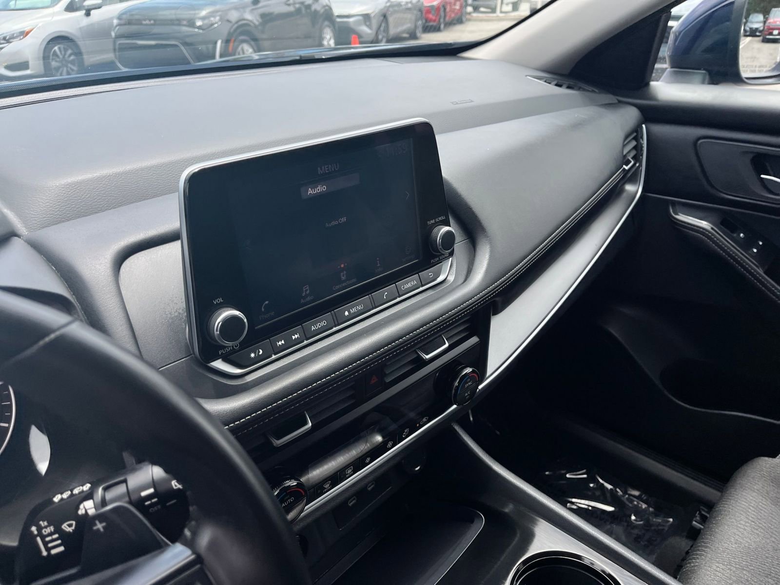 Used 2025 Nissan Rogue SV FWD image 17