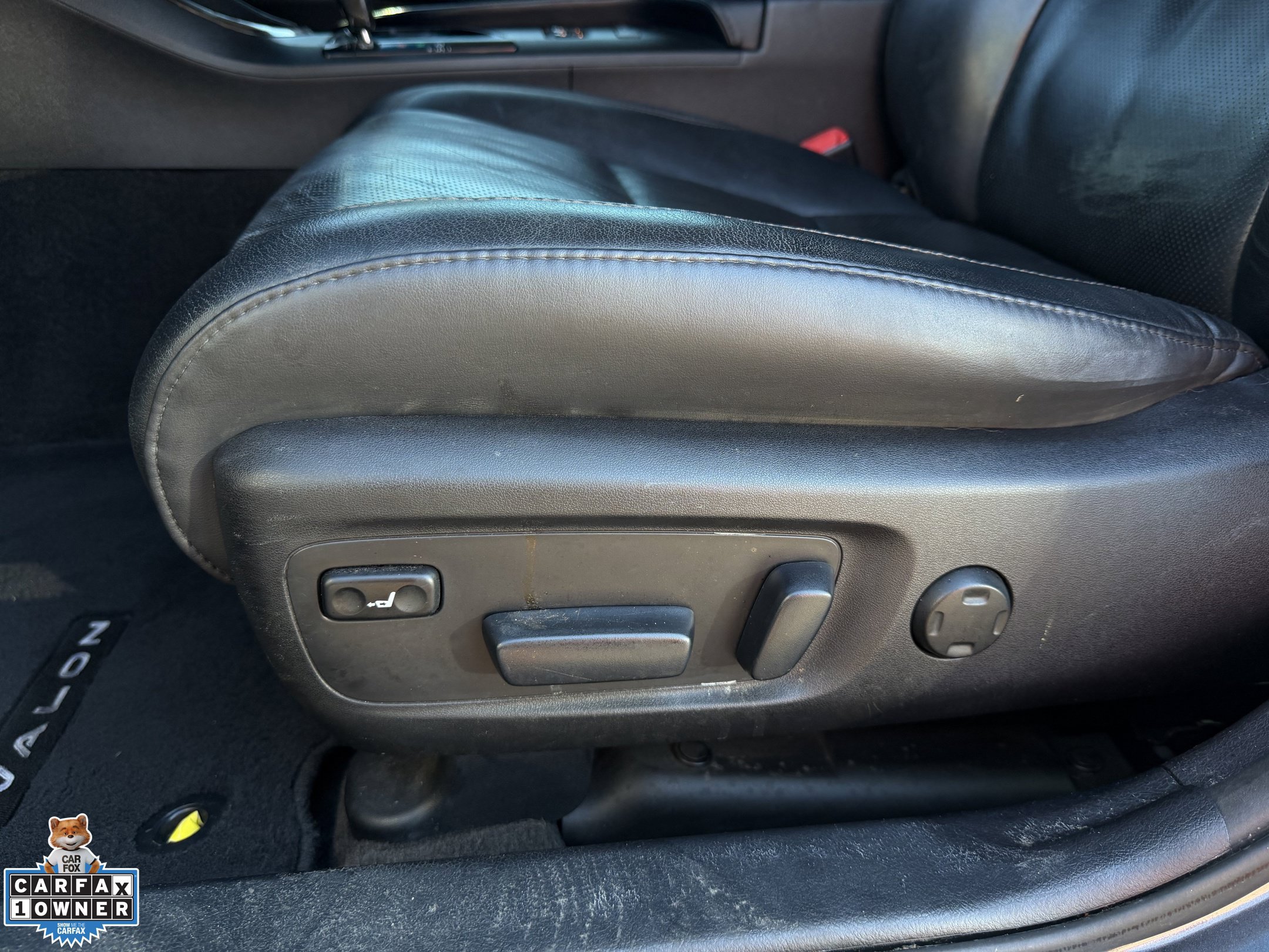 Used 2014 Toyota Avalon Limited w/ Technology Package FWD image 30