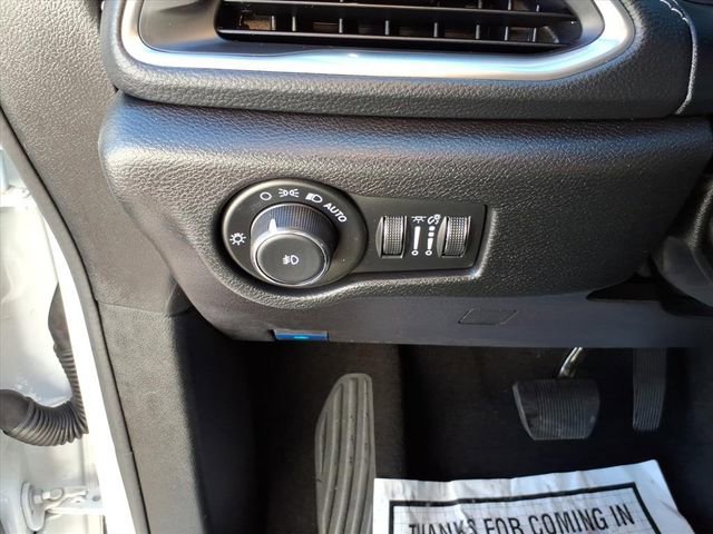 Used 2025 Chrysler Pacifica Limited image 17