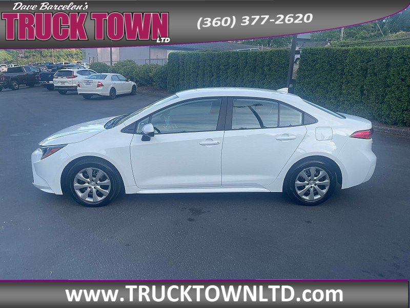 Used 2025 Toyota Corolla LE FWD image 2