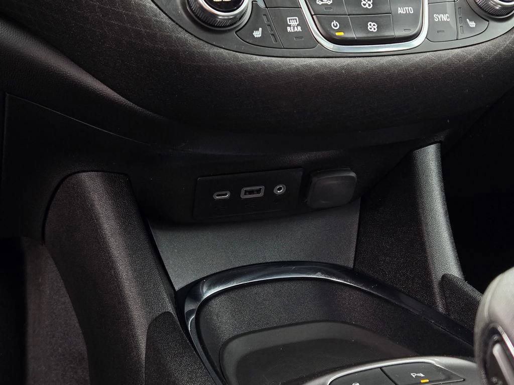 Used 2024 Chevrolet Malibu LT image 35