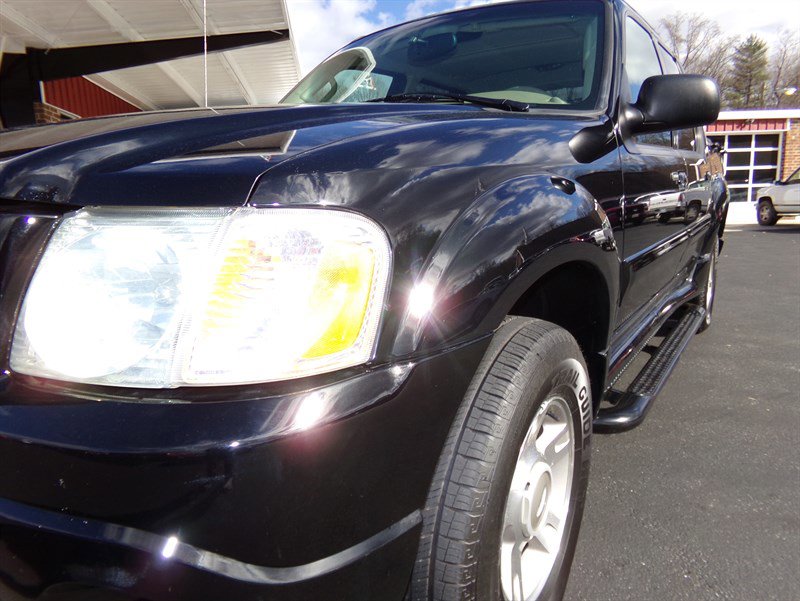 Used 2004 Ford Explorer Sport Trac XLT AWD/4WD image 2
