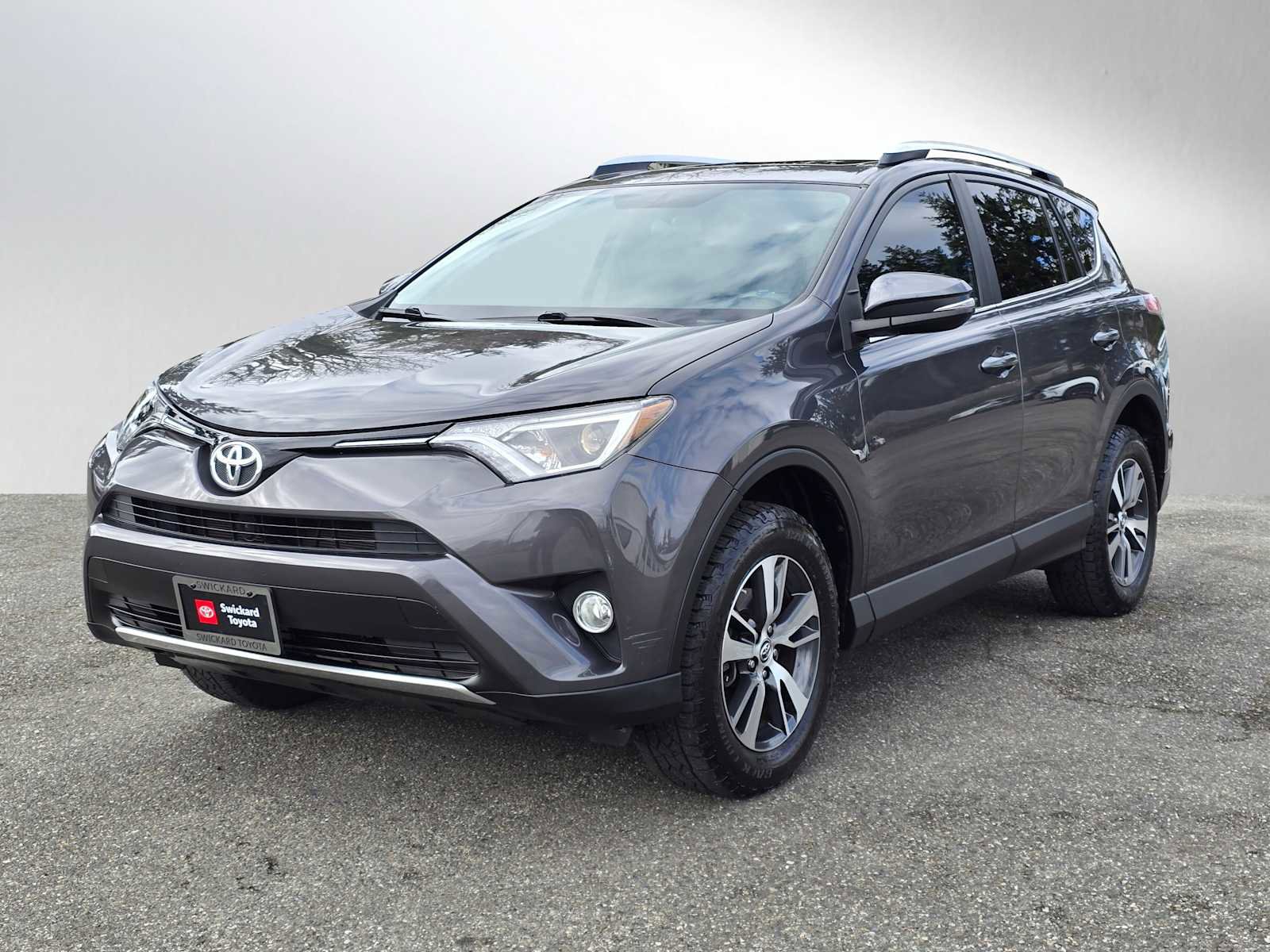 Used 2016 Toyota RAV4 XLE image 3