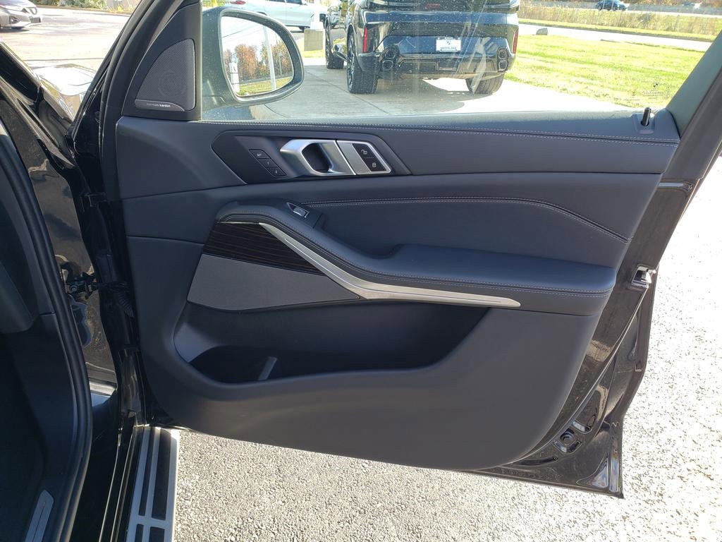 Used 2024 BMW X7 xDrive40i image 19