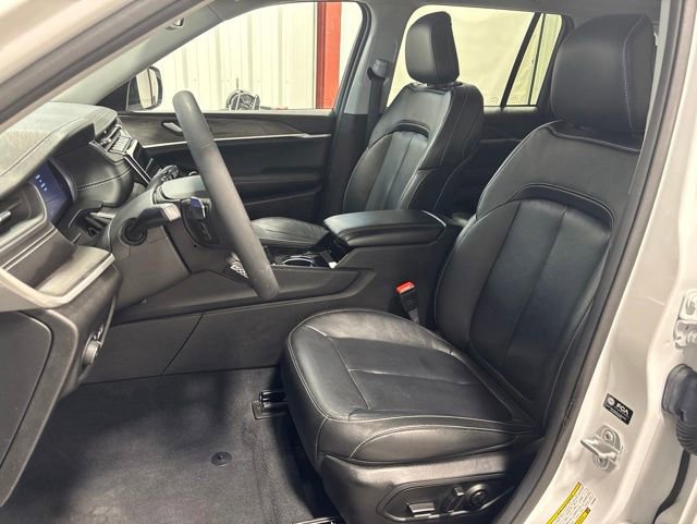 Used 2023 Jeep Grand Cherokee Limited AWD/4WD image 13