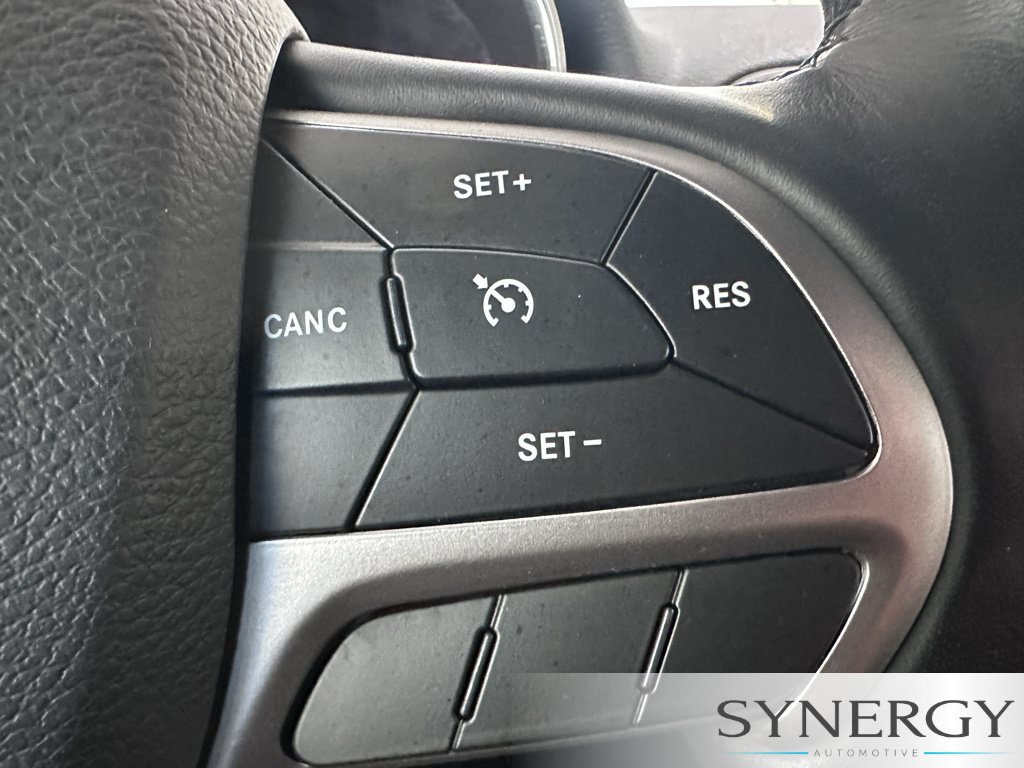 Used 2020 Jeep Grand Cherokee Altitude RWD image 16
