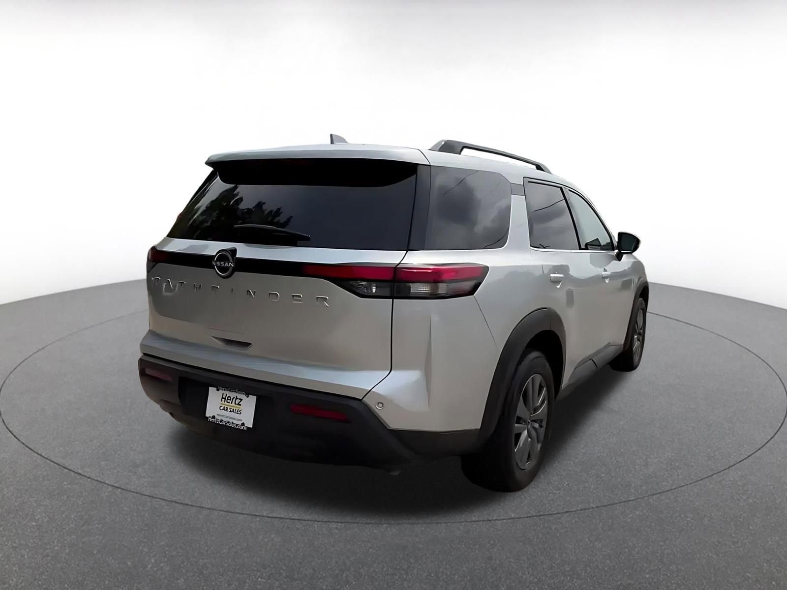 Used 2025 Nissan Pathfinder SV FWD image 15
