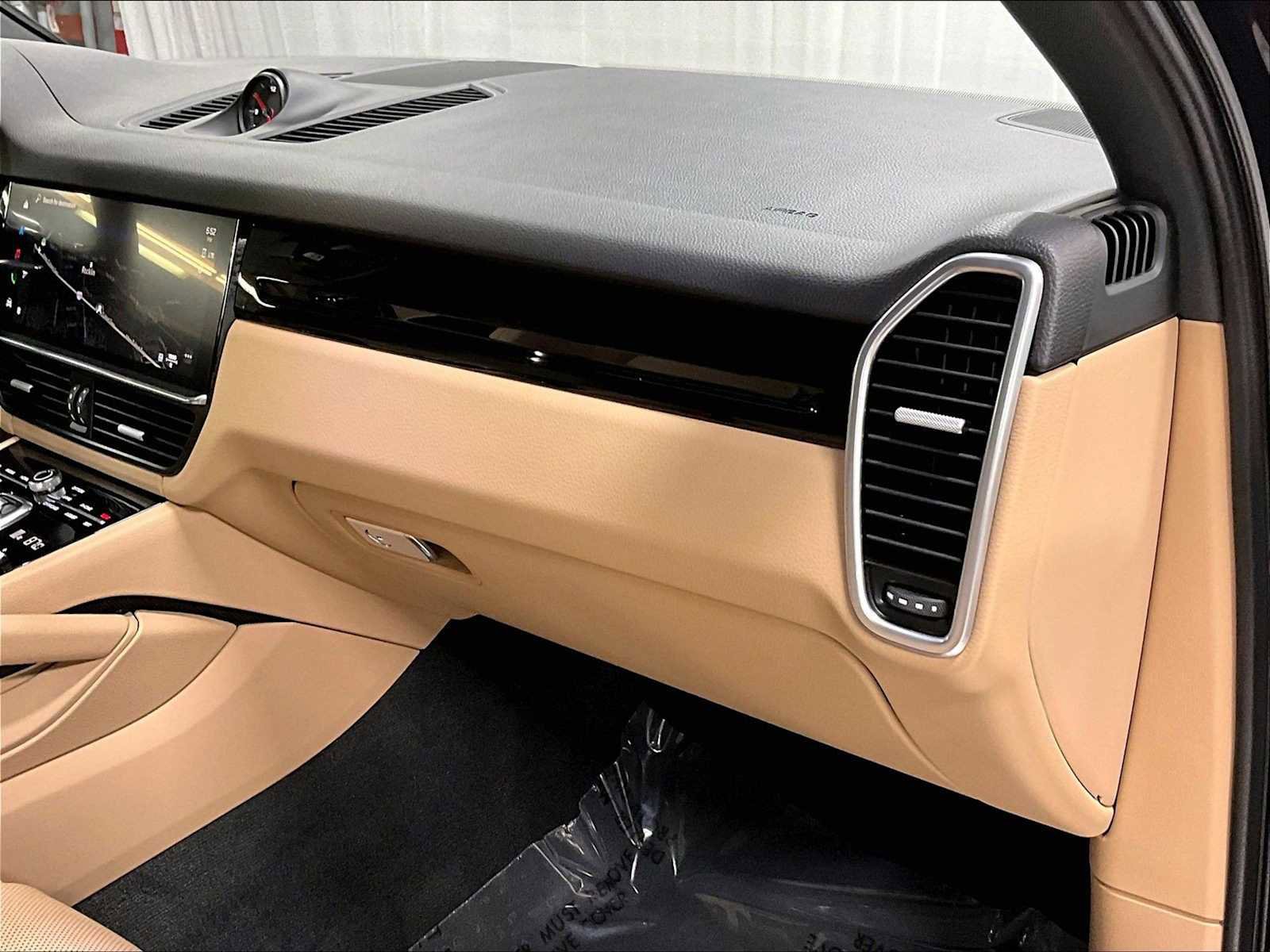 Used 2023 Porsche Cayenne image 28