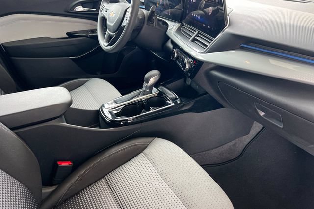 Used 2025 Chevrolet Trax LT FWD image 19