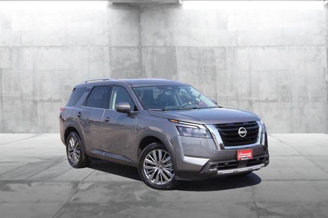 Used 2025 Nissan Pathfinder SL w/ SL Premium Package image 2